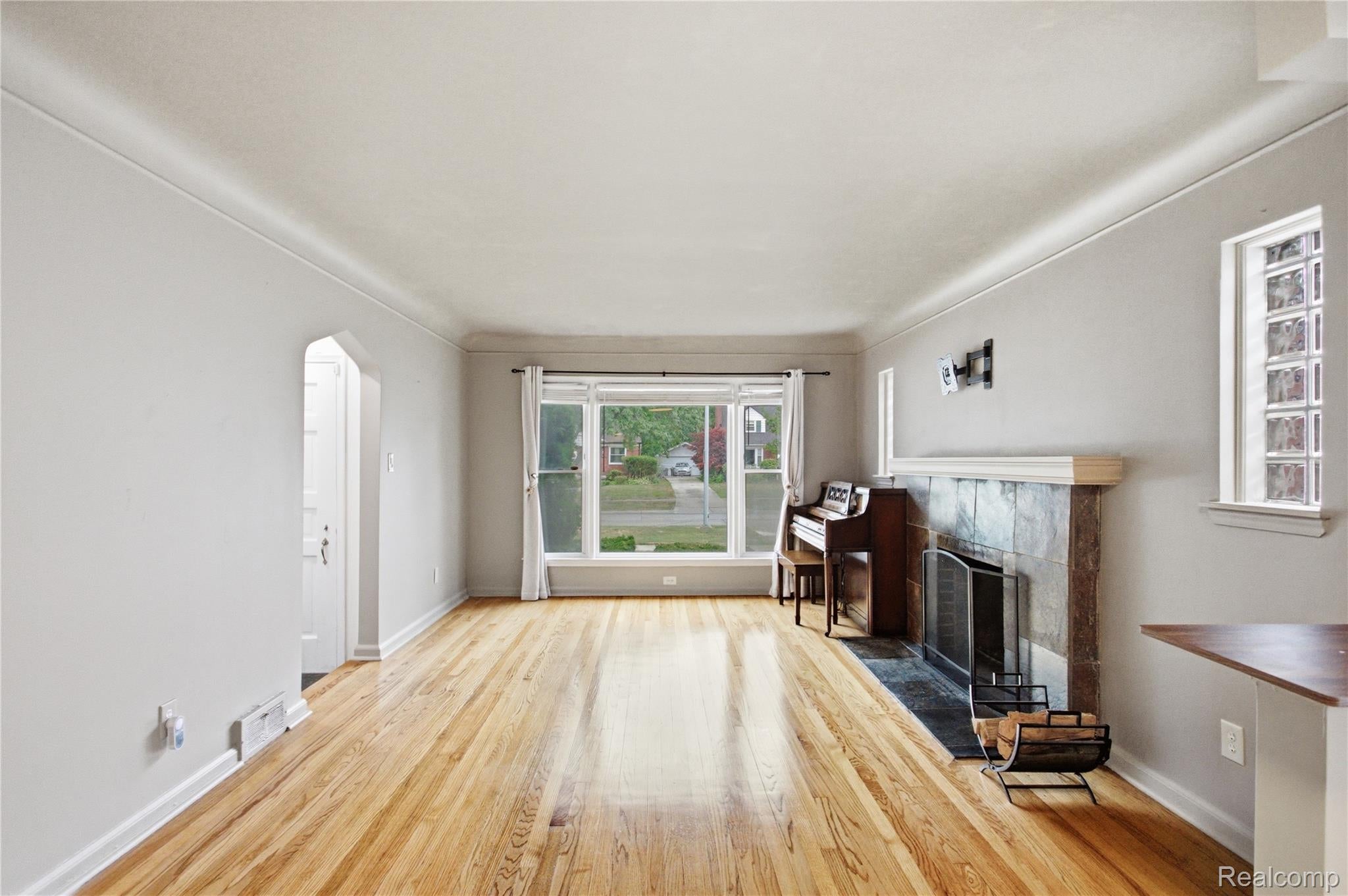 21251 Huntington Avenue