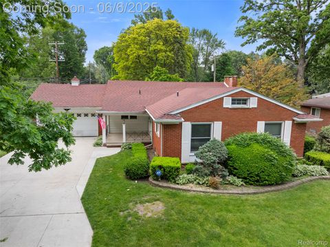 18521 Nadol Drive Southfield City MI 48075