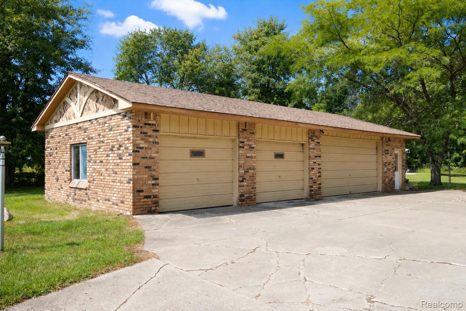 5438 Ray Road