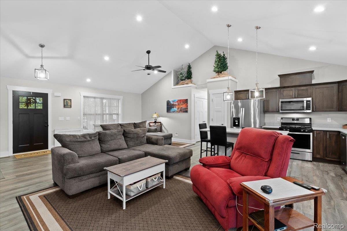 5860 Scenic Bluff Drive