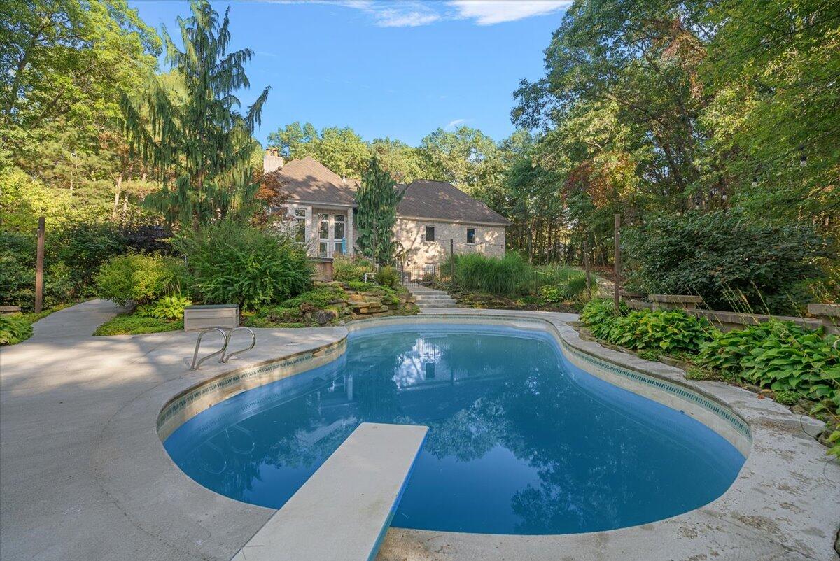 7160 Hawick Court NE