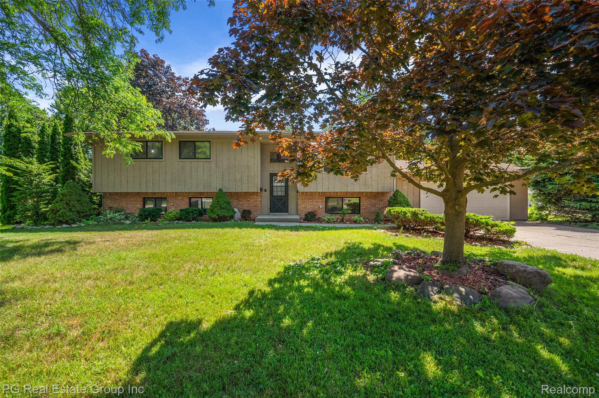 7427 Emerson