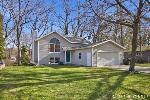 641 Pineview Drive Holland Charter Township MI 49424