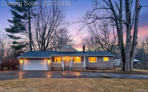 21516 McClung Avenue Southfield City MI 48075