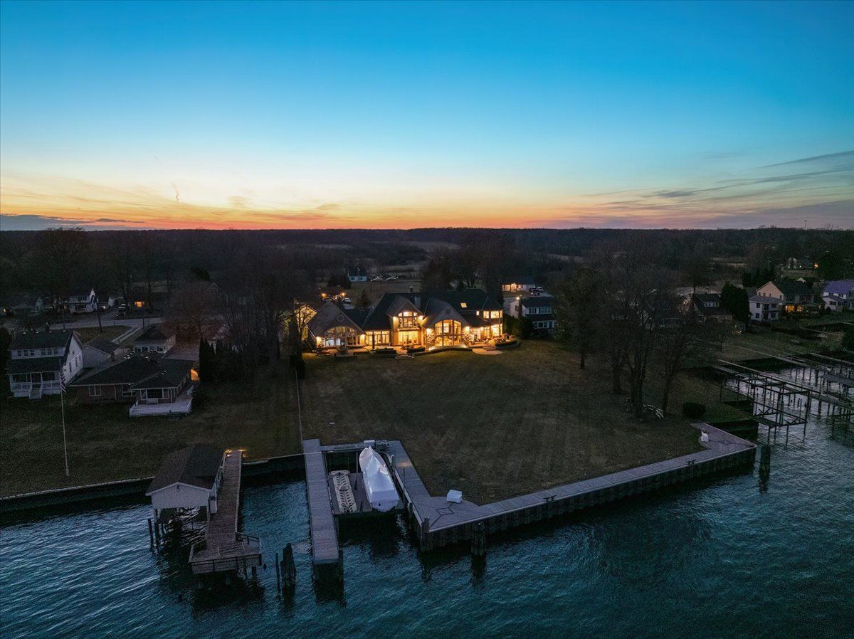 8147 RIVER Road