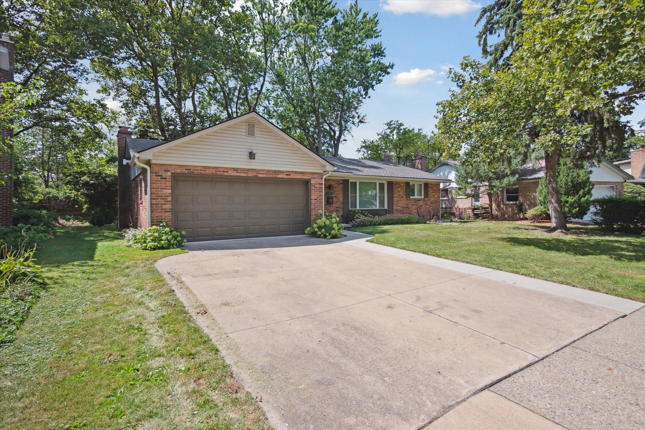 1842 Saxon Street