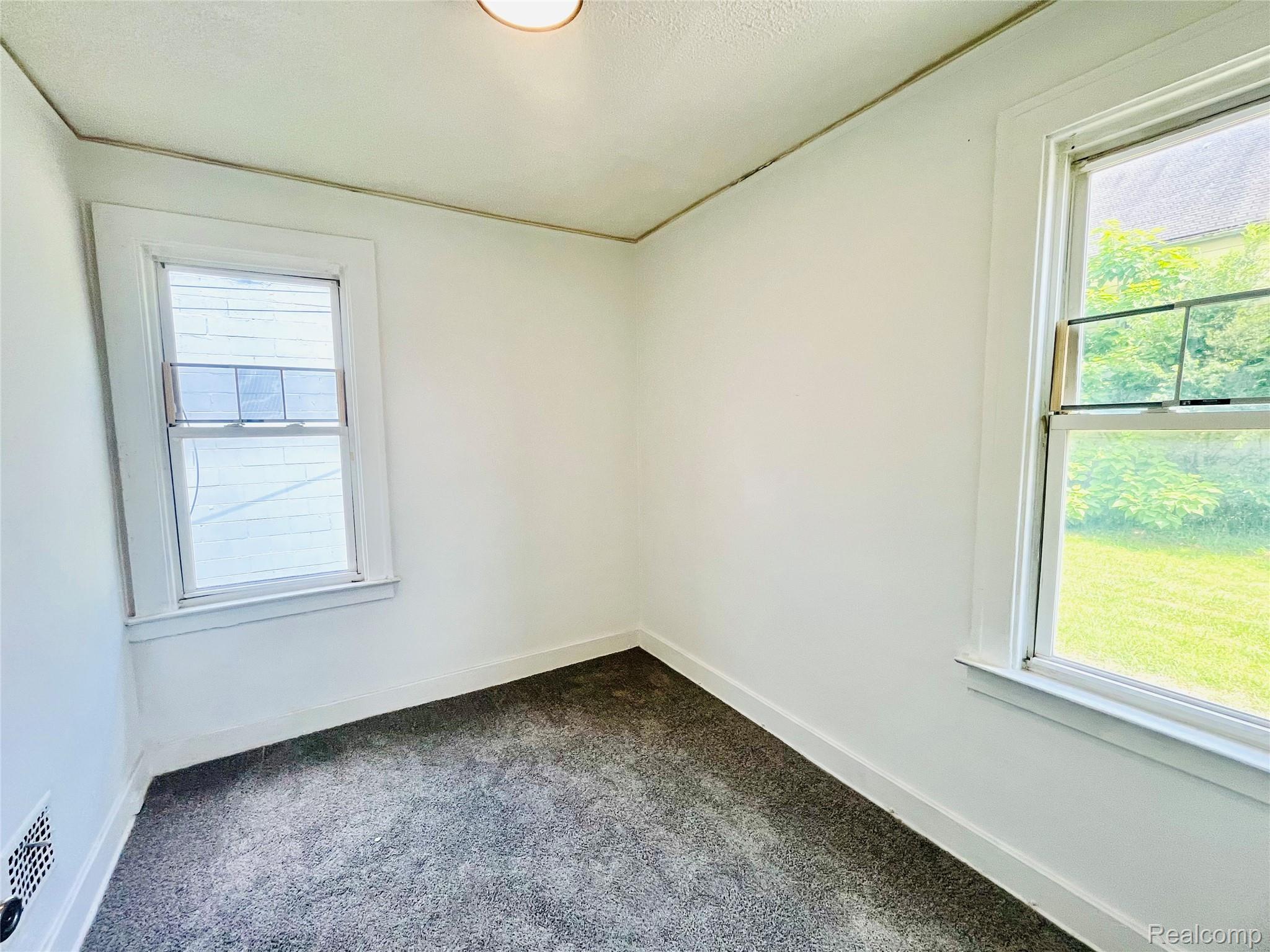 Detroit City, Michigan 48214, United States, 2 Bedrooms Bedrooms, ,1 BathroomBathrooms,Residential,Active,169436