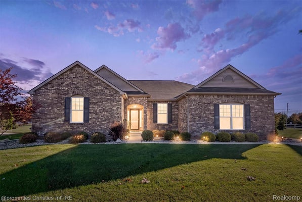 61119 MUSTANG DR, SOUTH LYON, MI 48178 - Image d7748dc7bfcf2f084174c3ec9ba5c756/3246173875