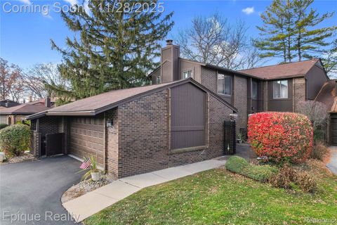 2164 Bordeaux Street West Bloomfield Charter Township MI 48323
