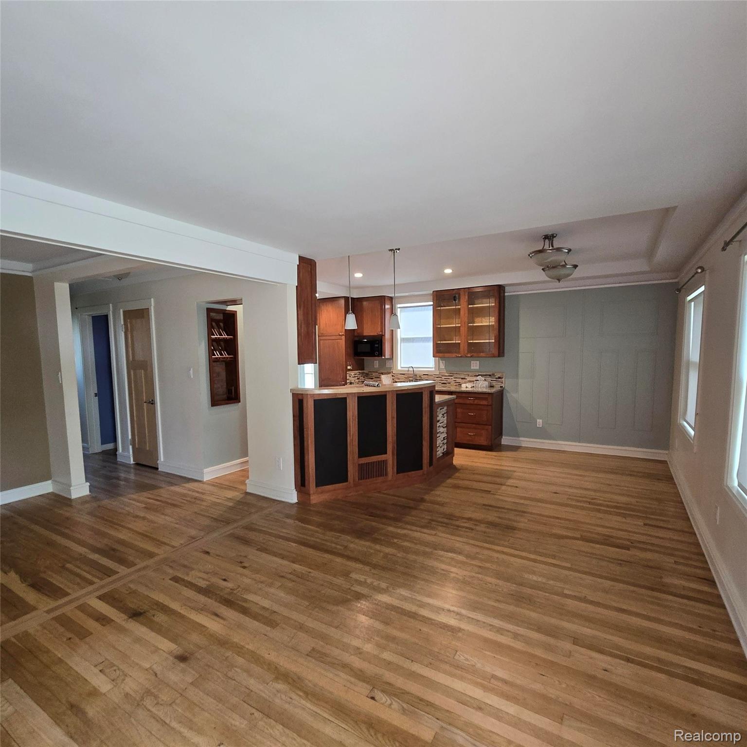 19009 Woodside Street