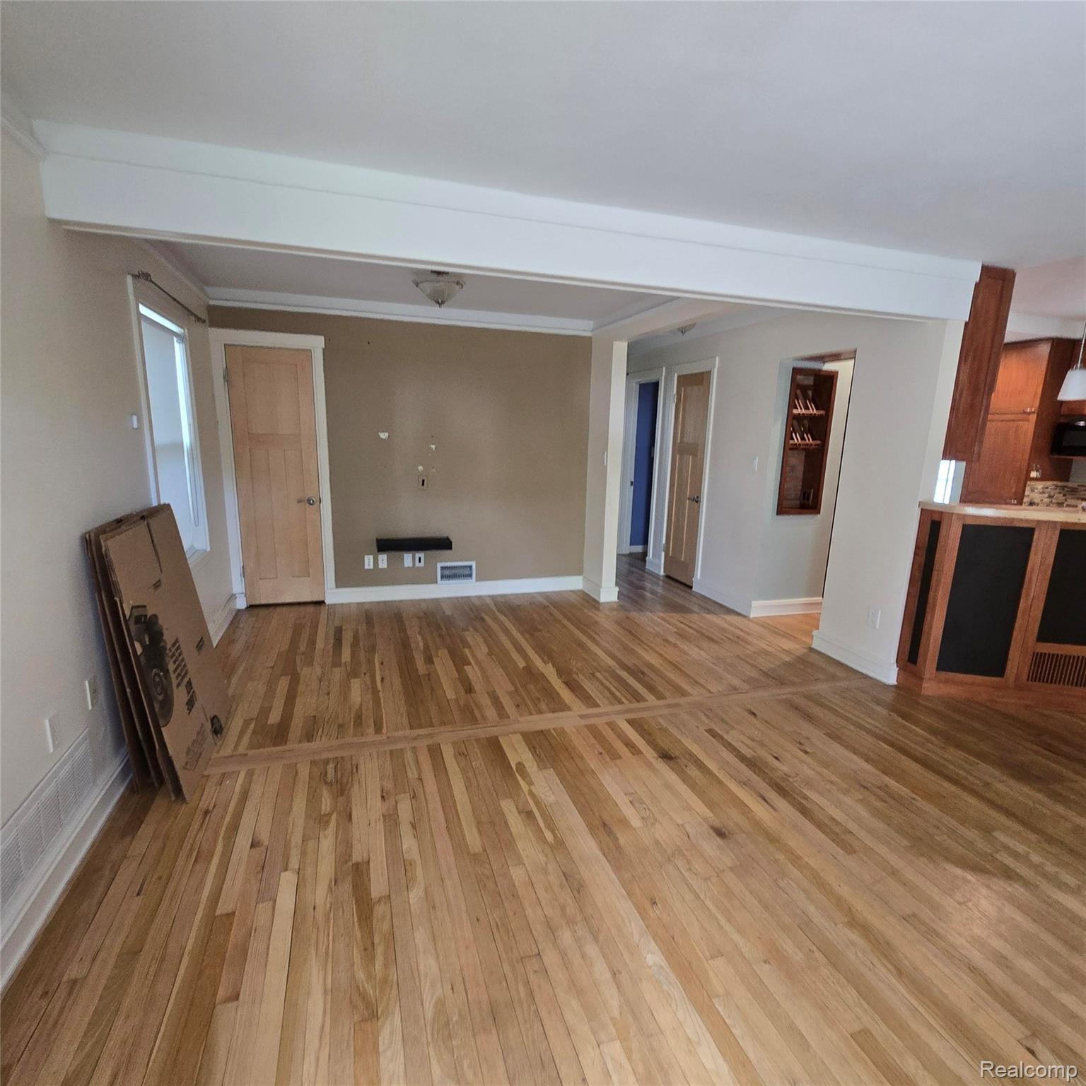 19009 Woodside Street