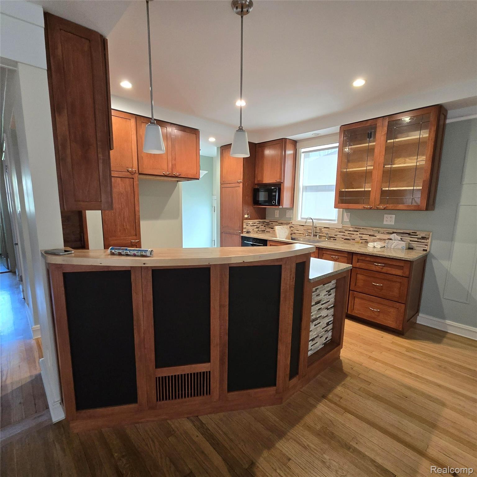 19009 Woodside Street