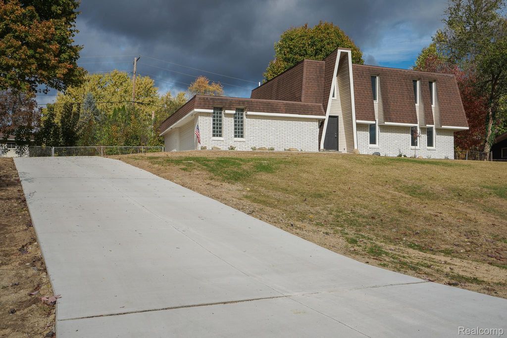 Photo of 6578 Greene Haven Drive, Independence Charter Township, MI 48348 (MLS # 20261014320)