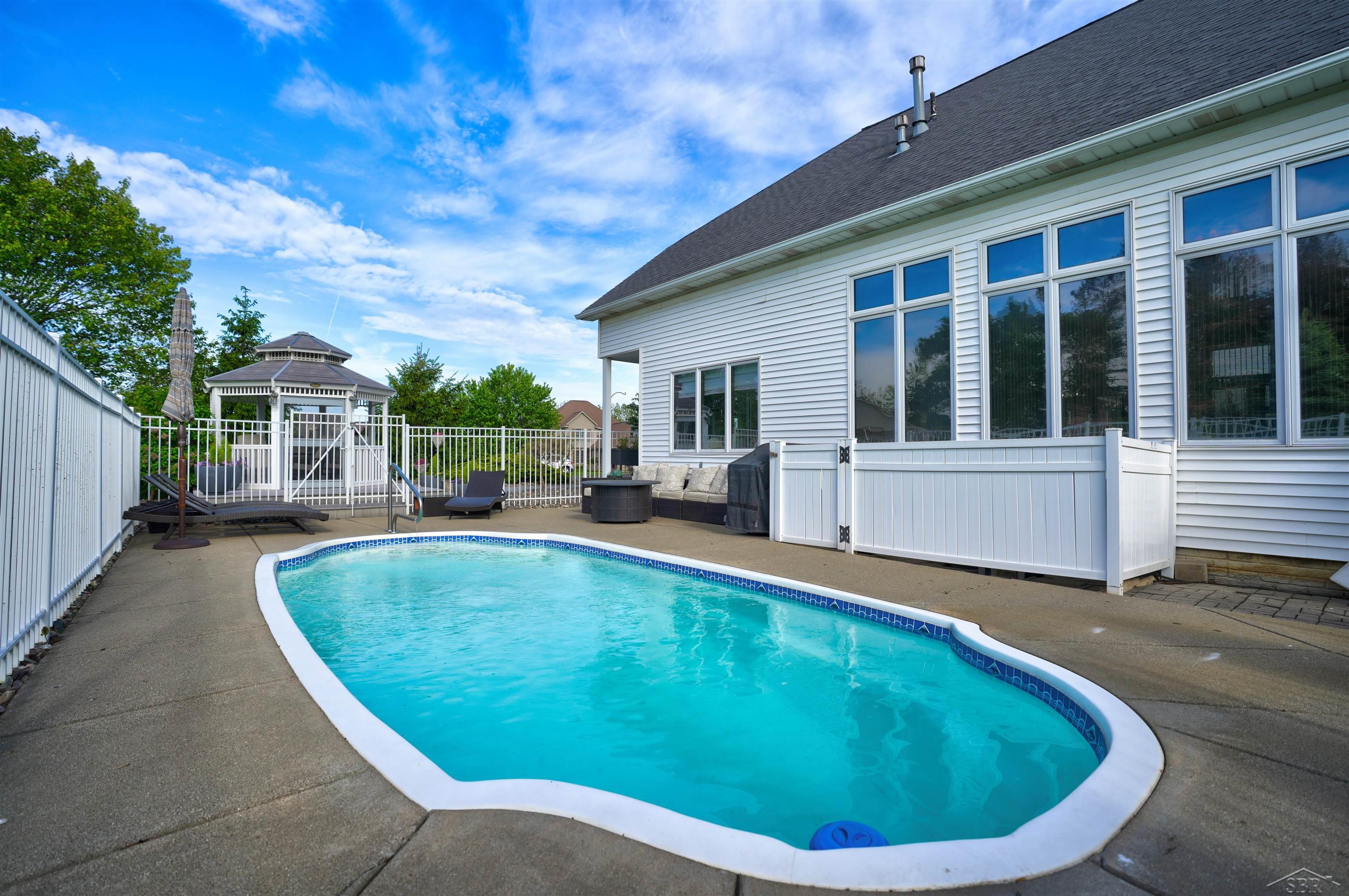 9450 Creek Bend Trail