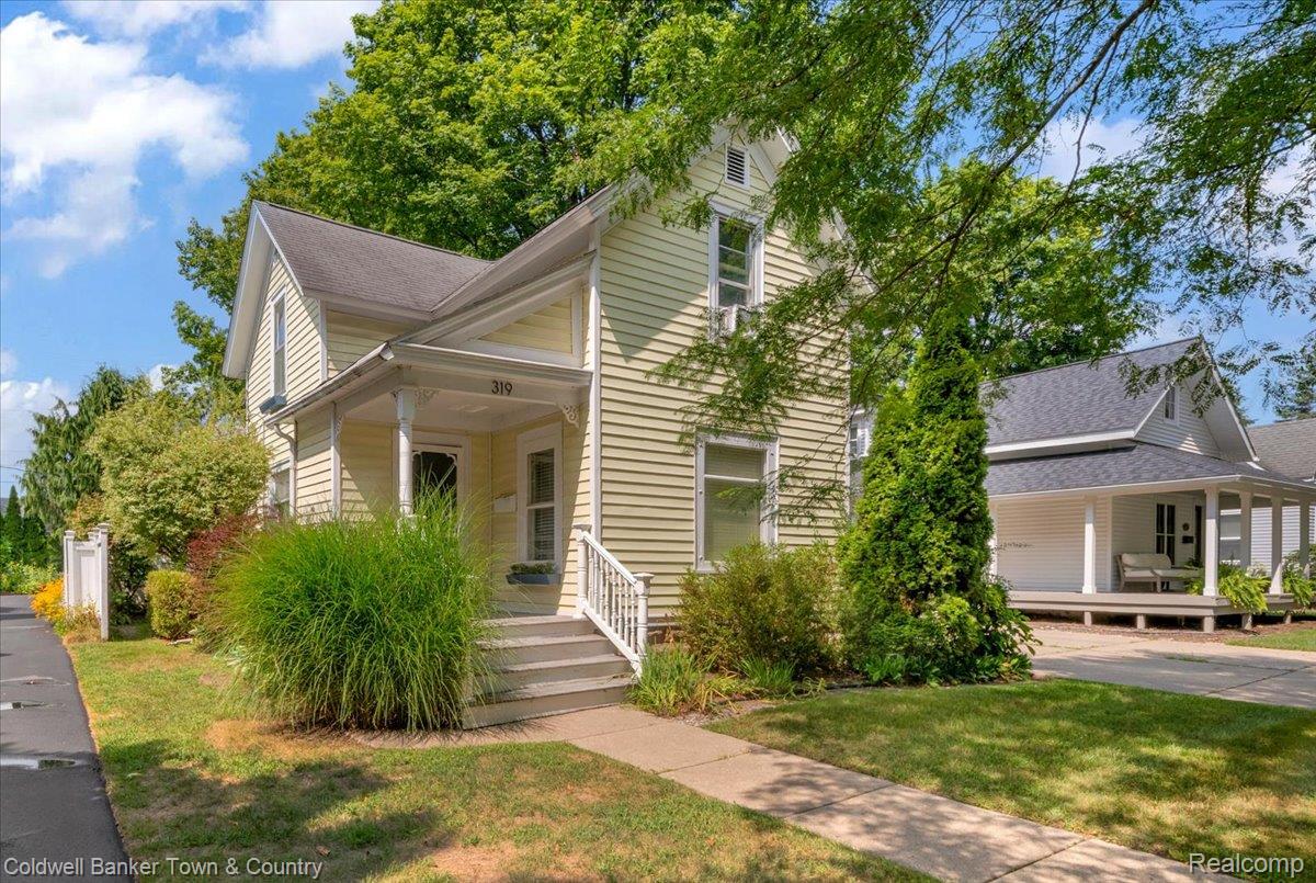 319 Hickory Street