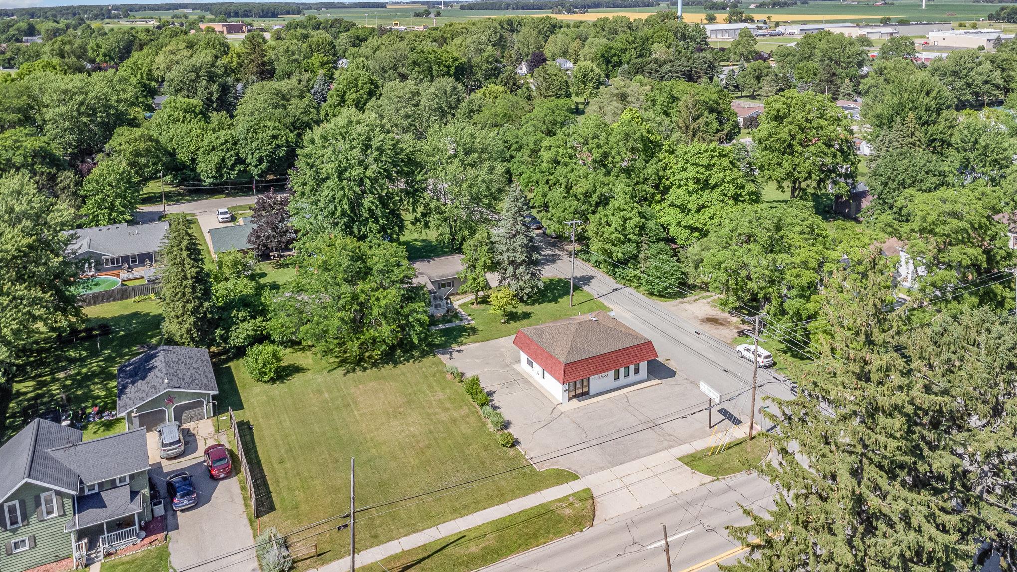 725 E Center