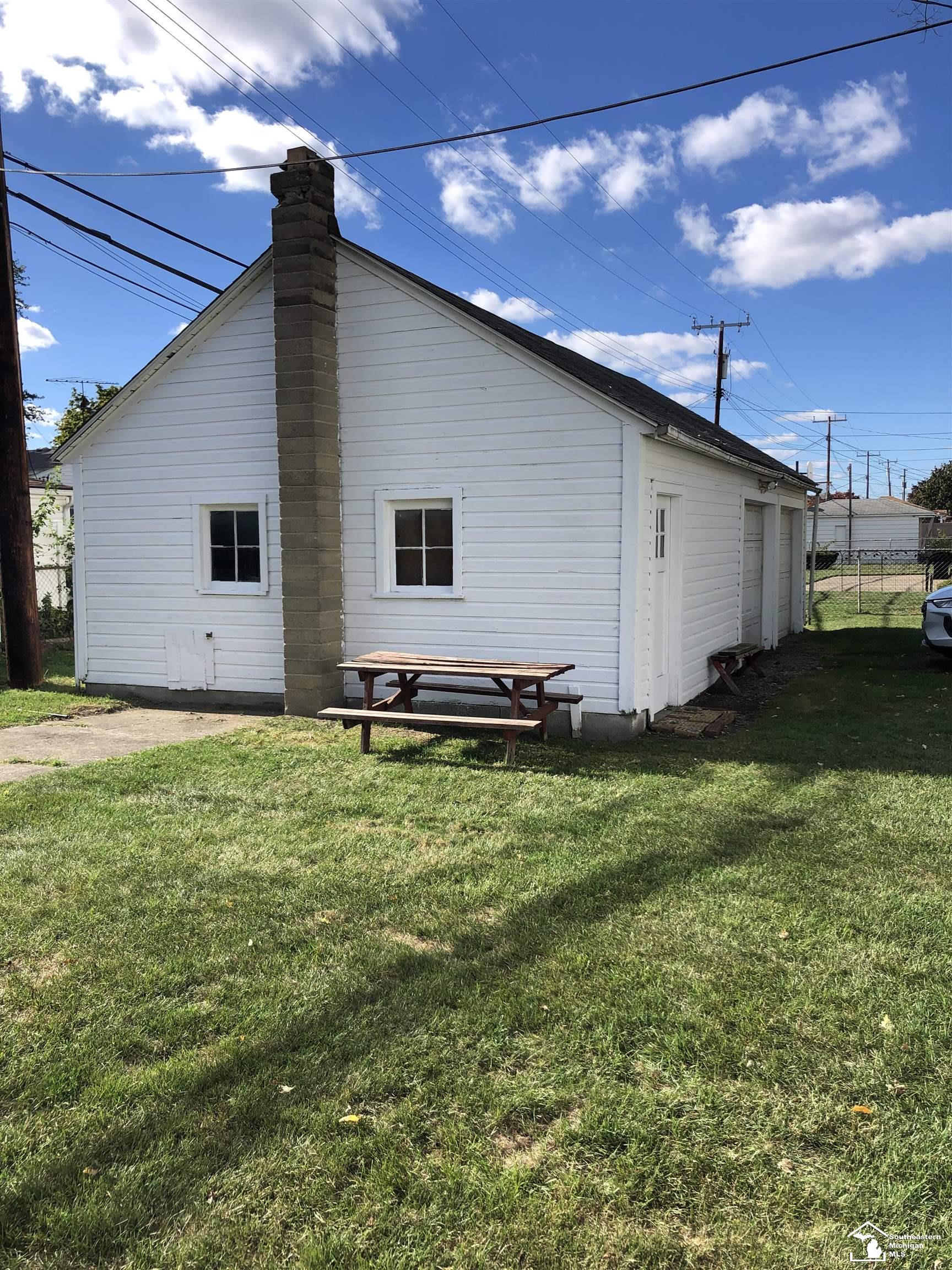 15163 University Street