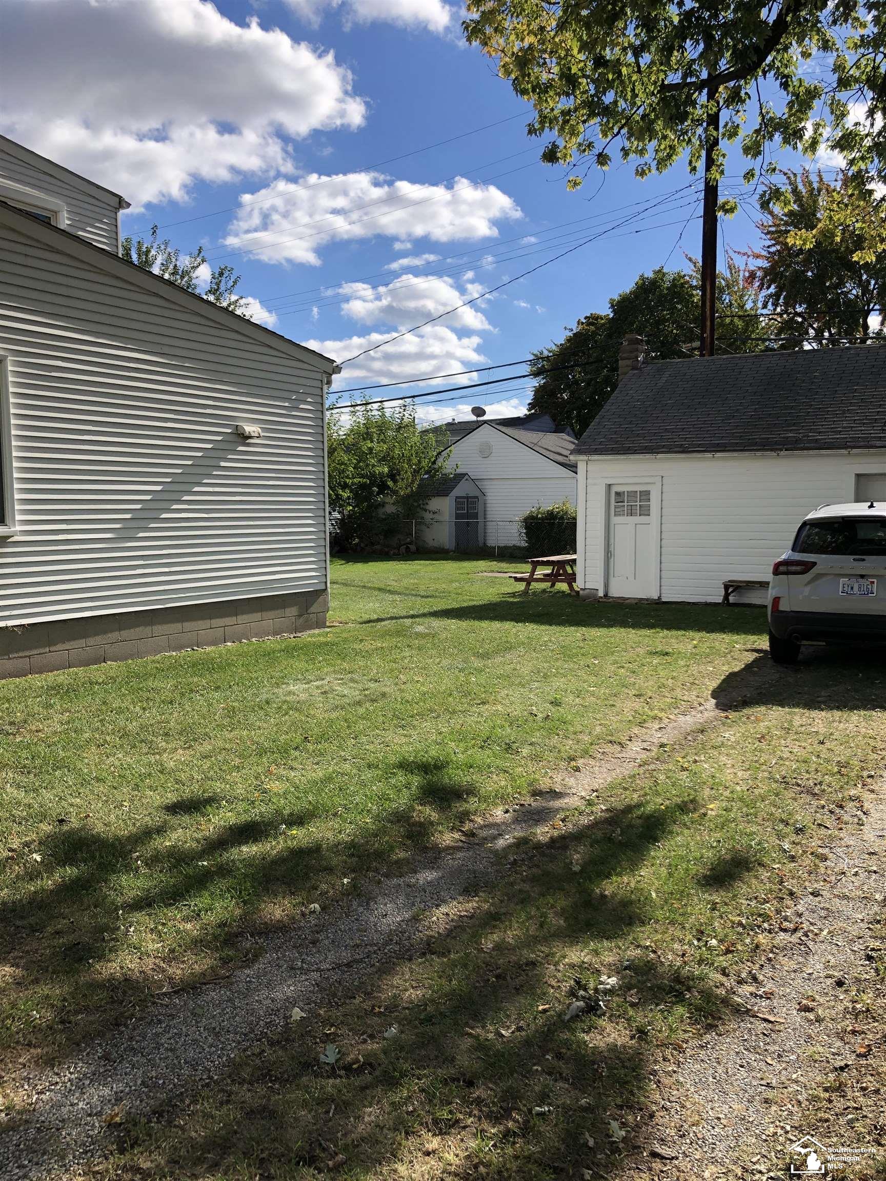 15163 University Street