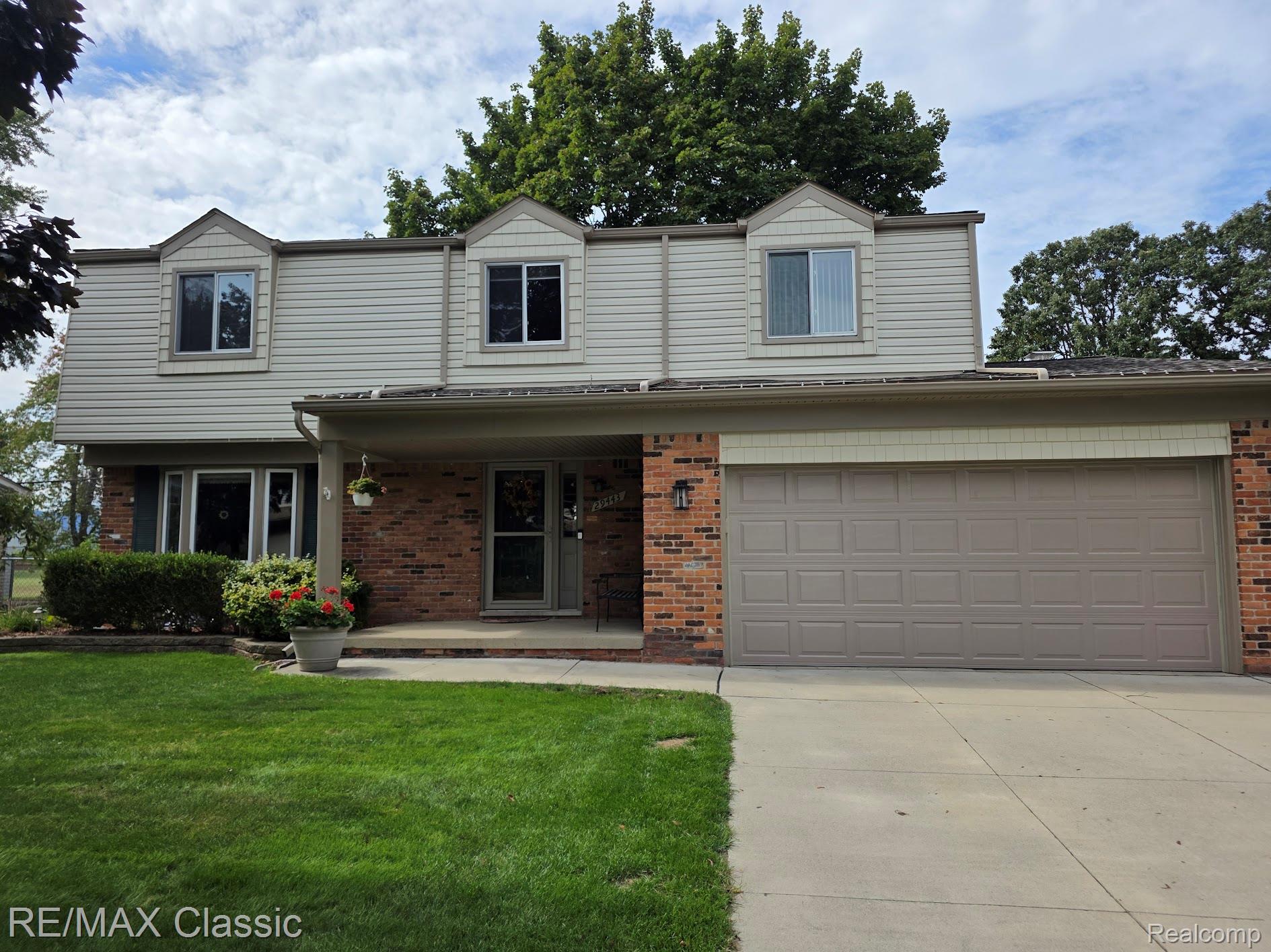 29443 W Nottingham Circle