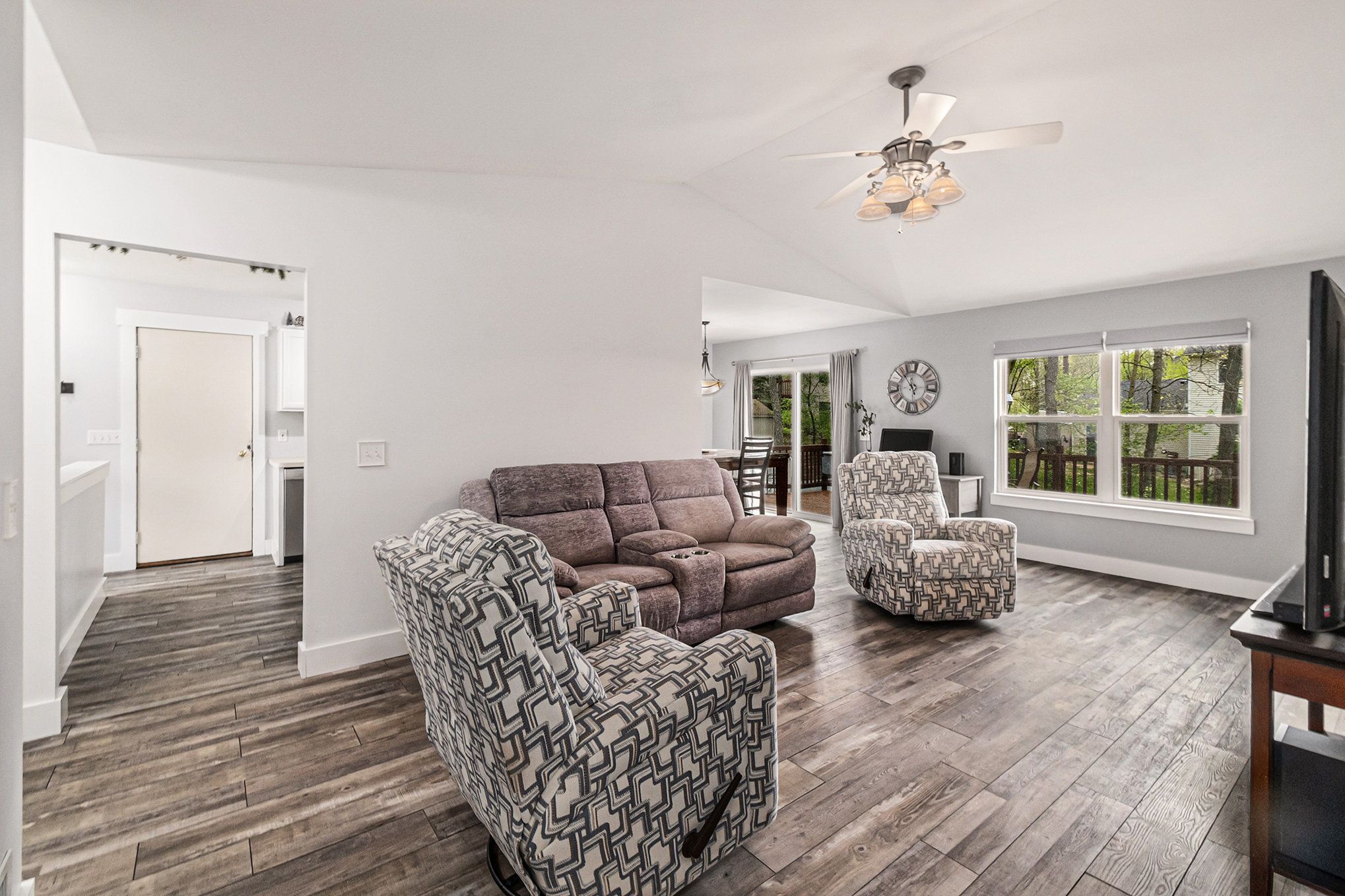 2438 MELVIN Drive