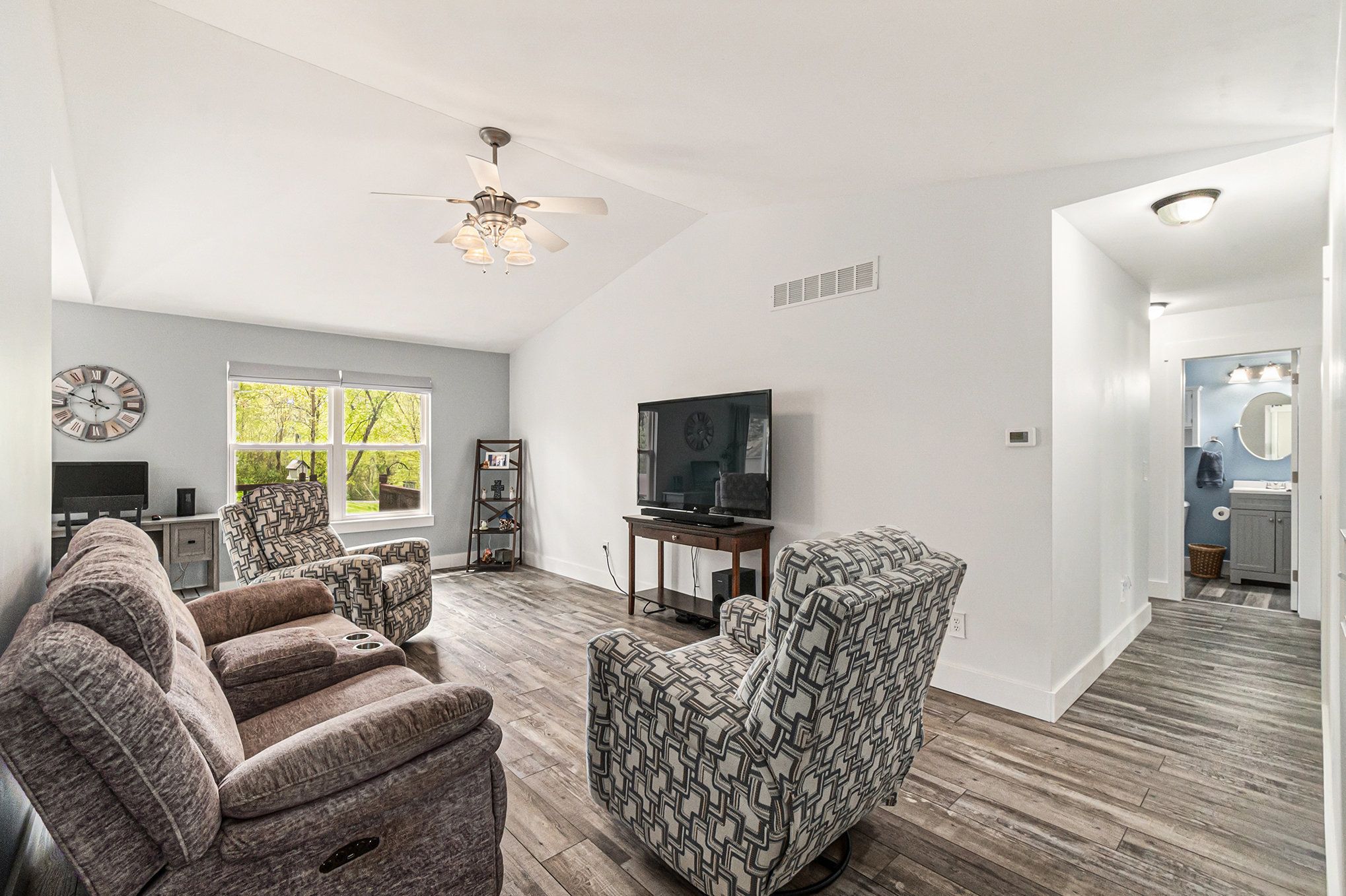 2438 MELVIN Drive