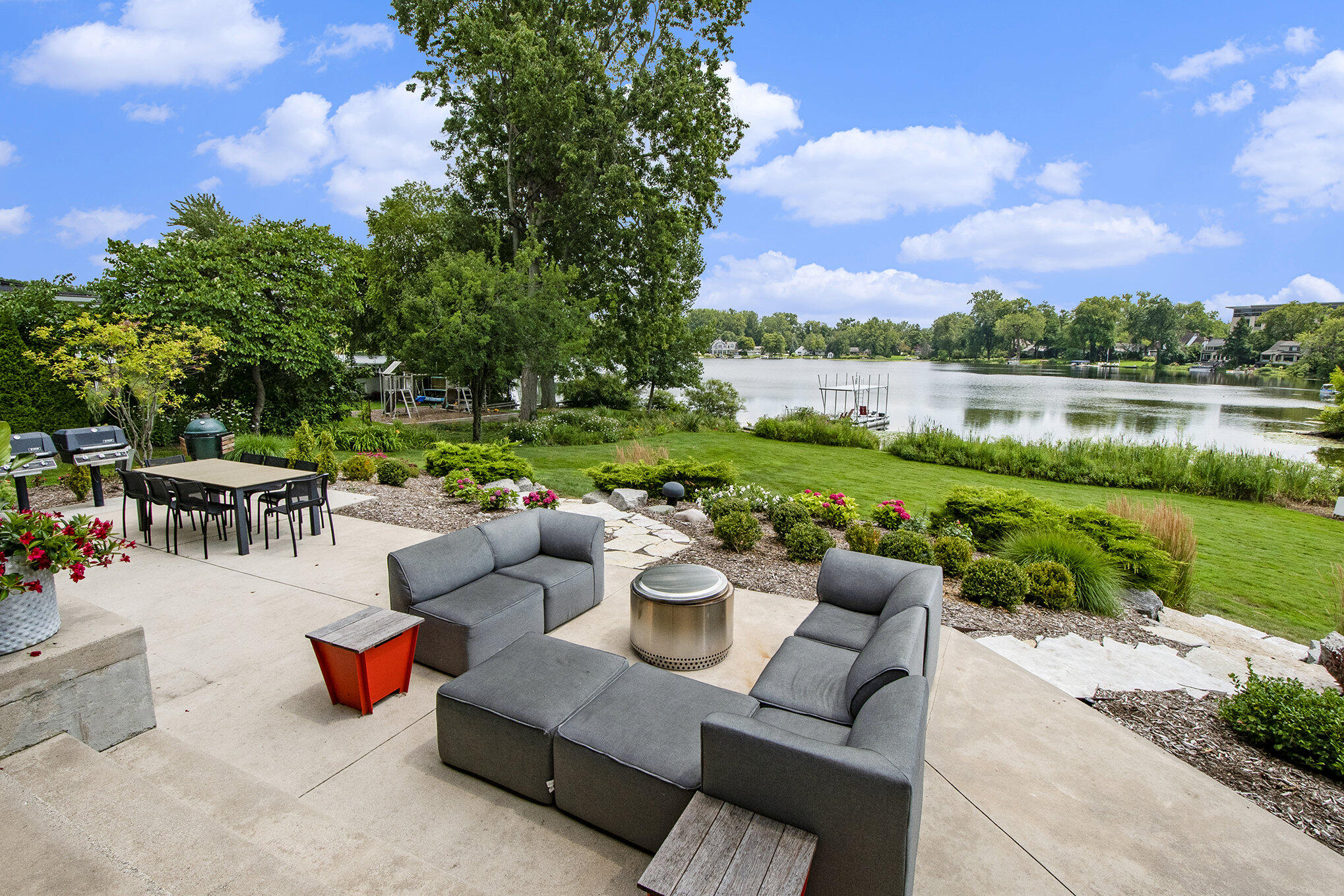 1950 Robinson Road SE