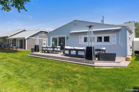 1466 Rossdale Drive Waterford Charter Township MI 48328