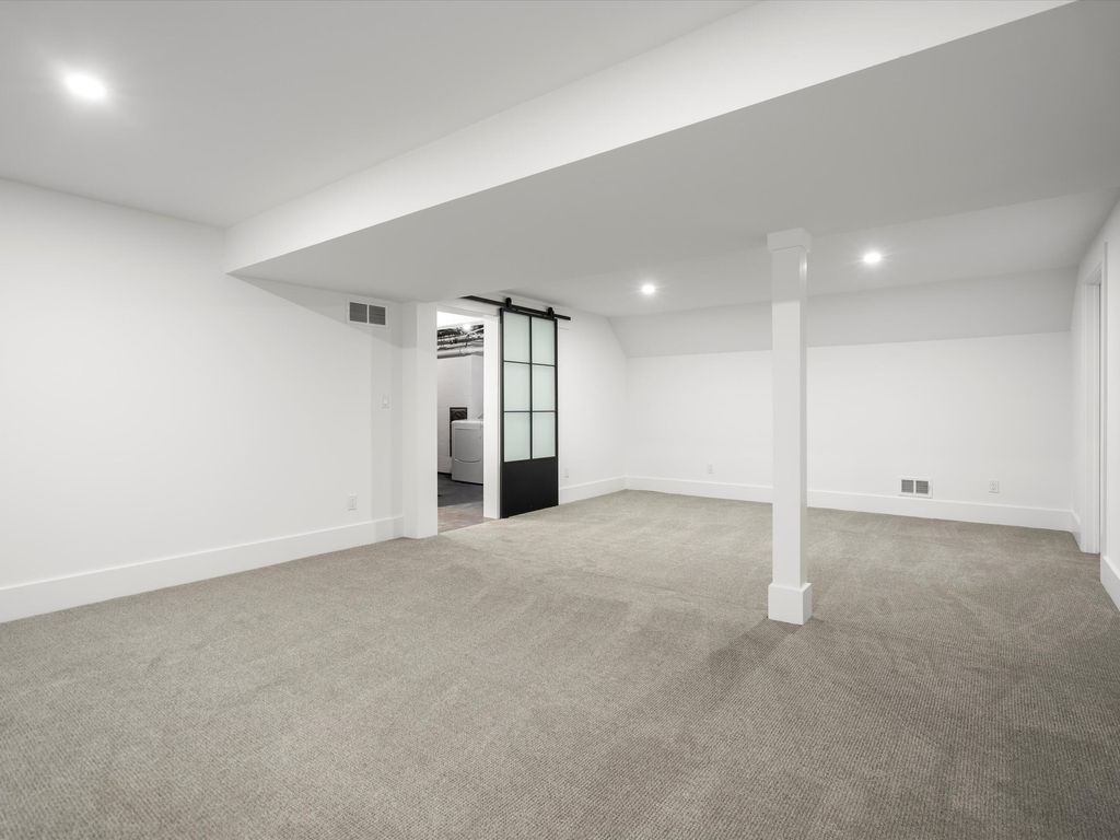 listing image 79