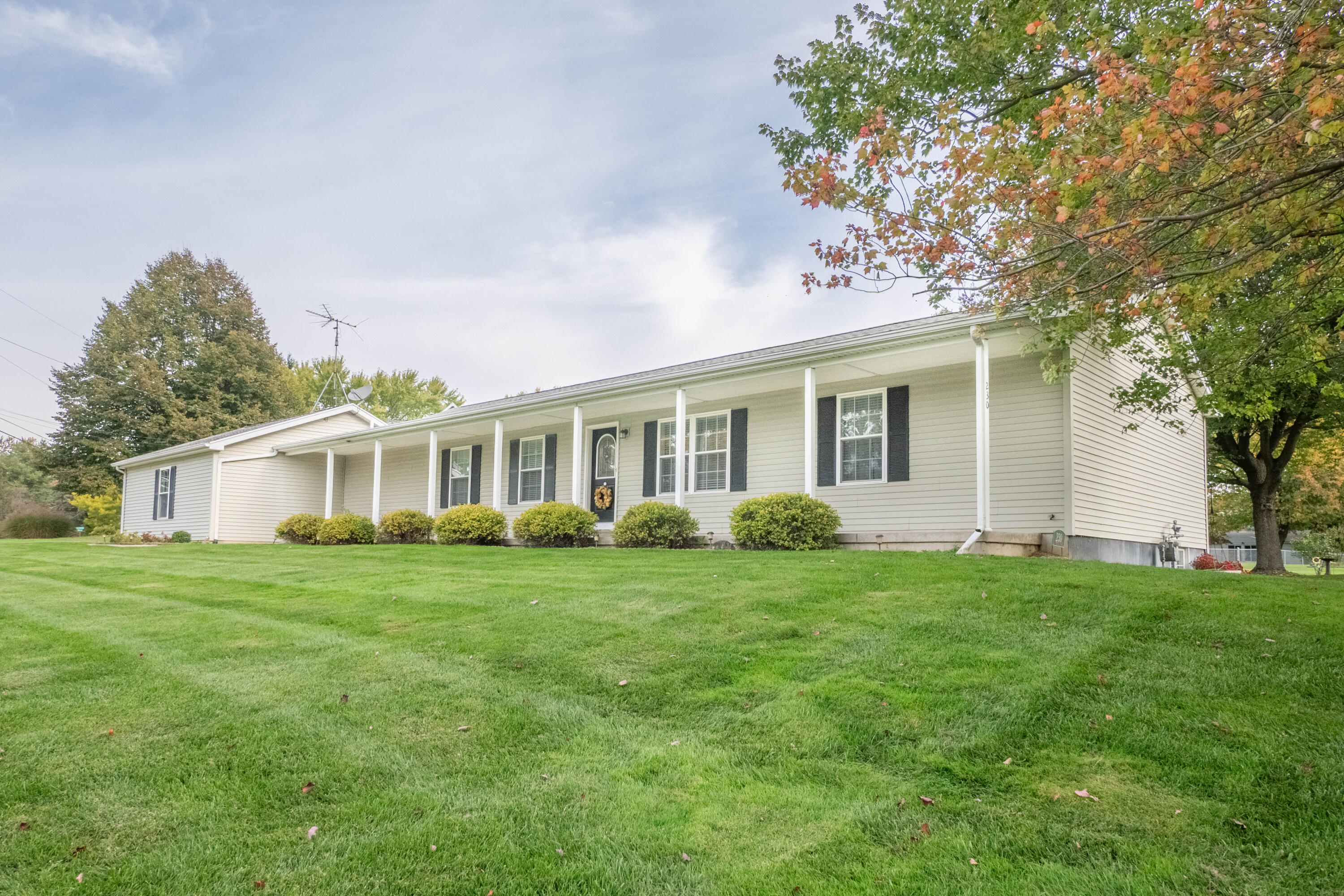230 Roxbury Lane