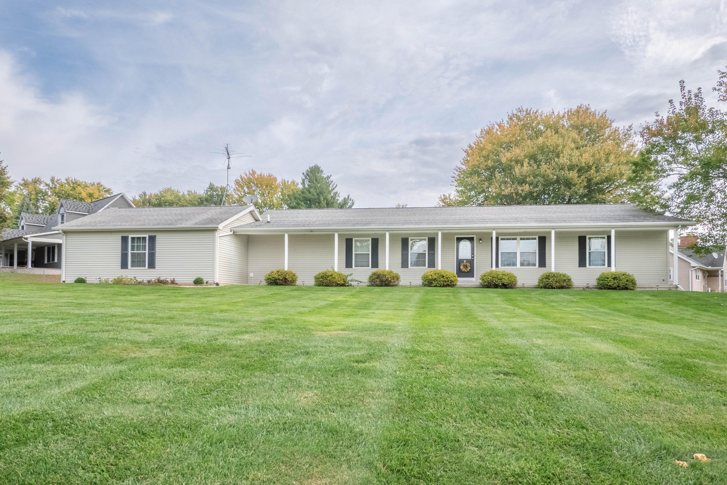 230 Roxbury Lane