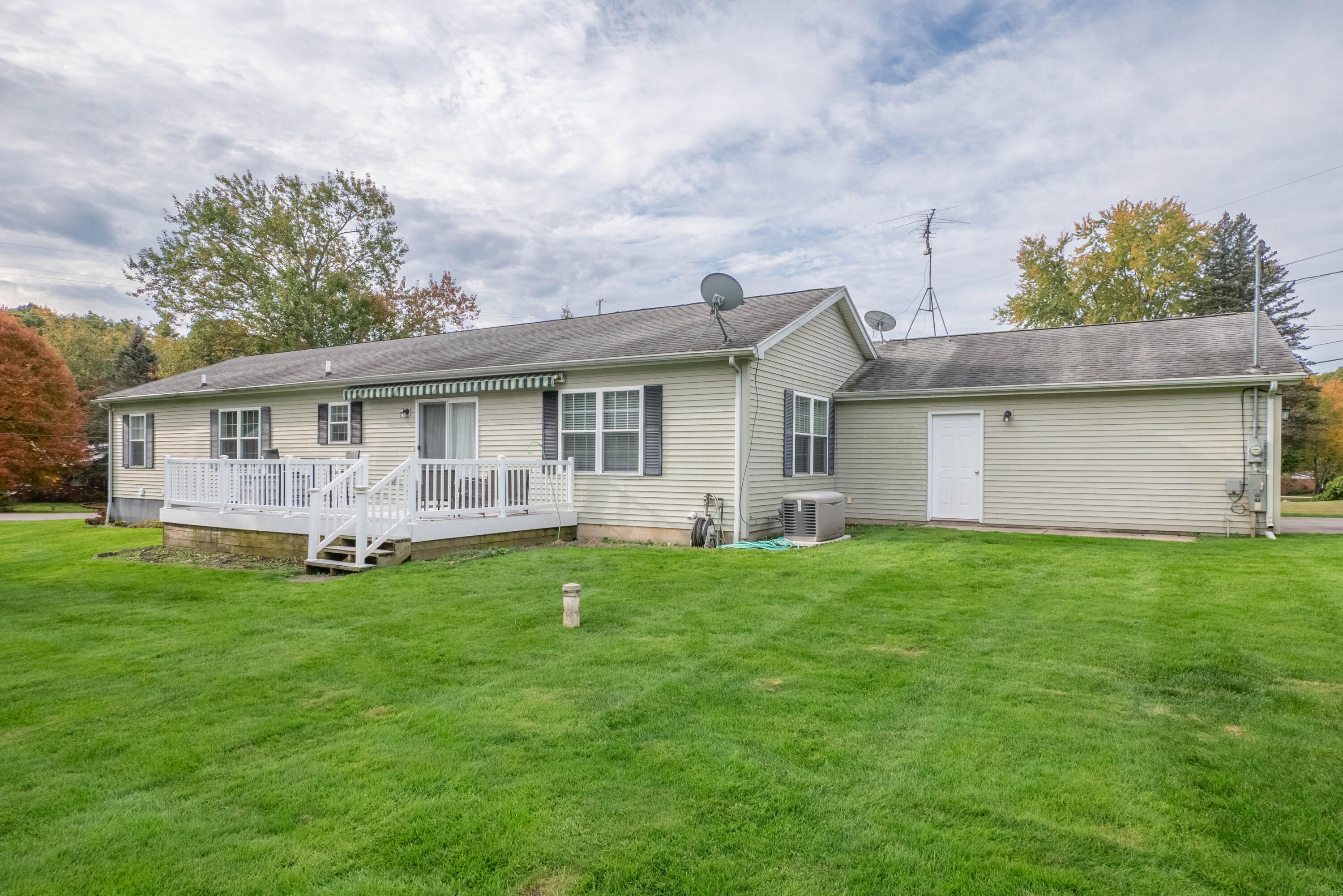 230 Roxbury Lane