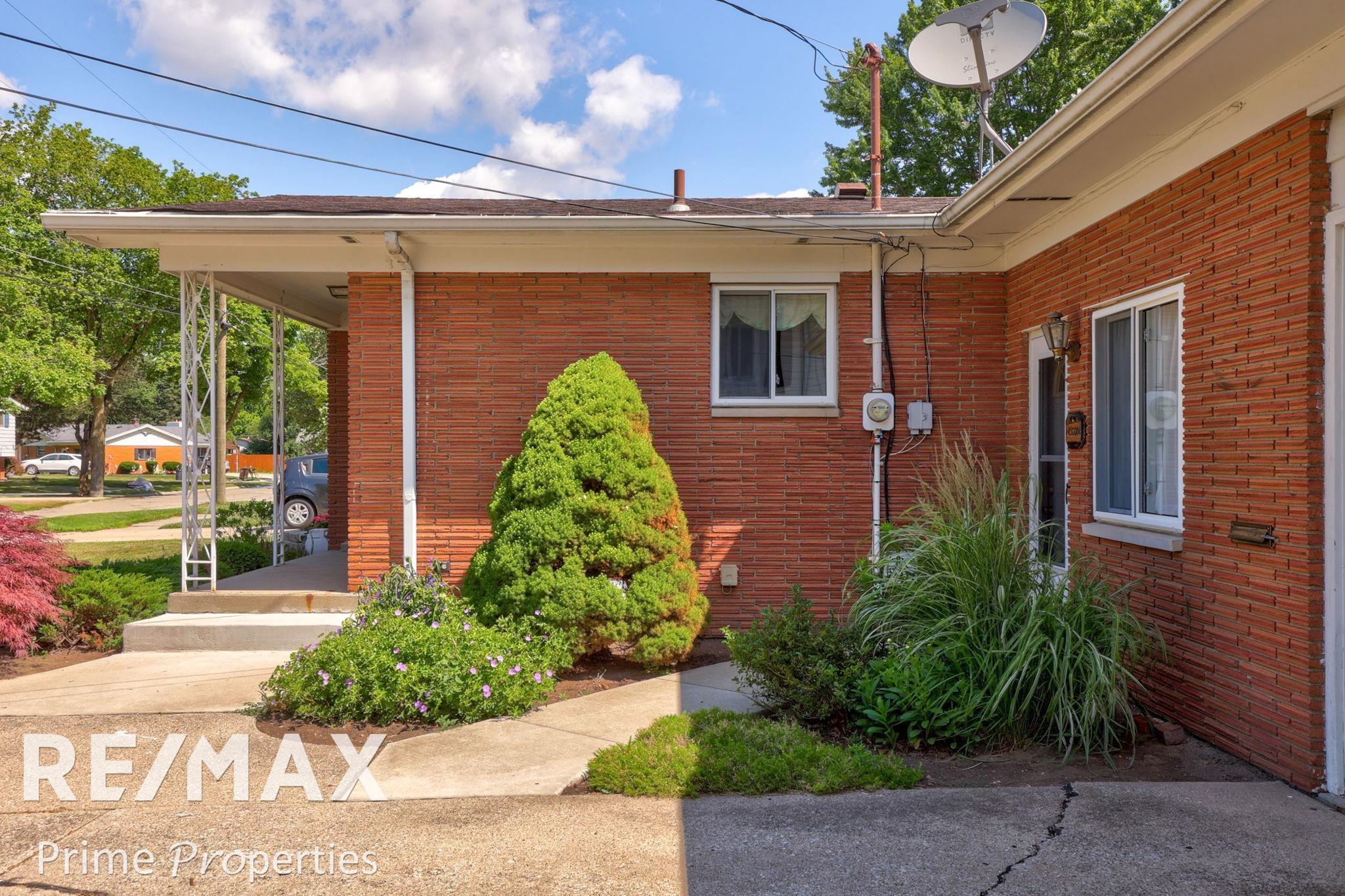 2524 Whitemore Place