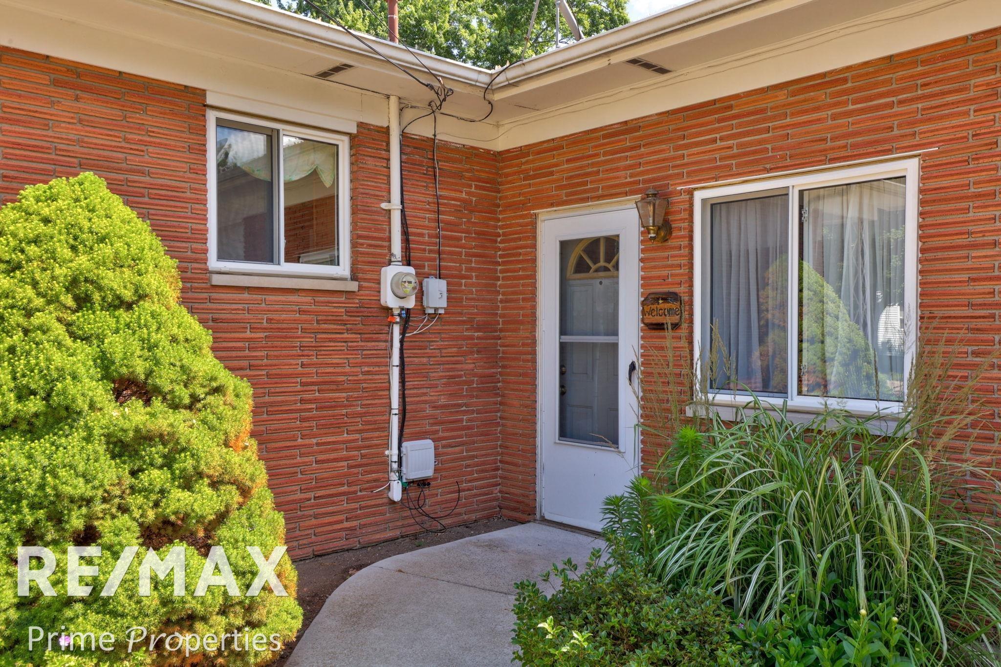 2524 Whitemore Place