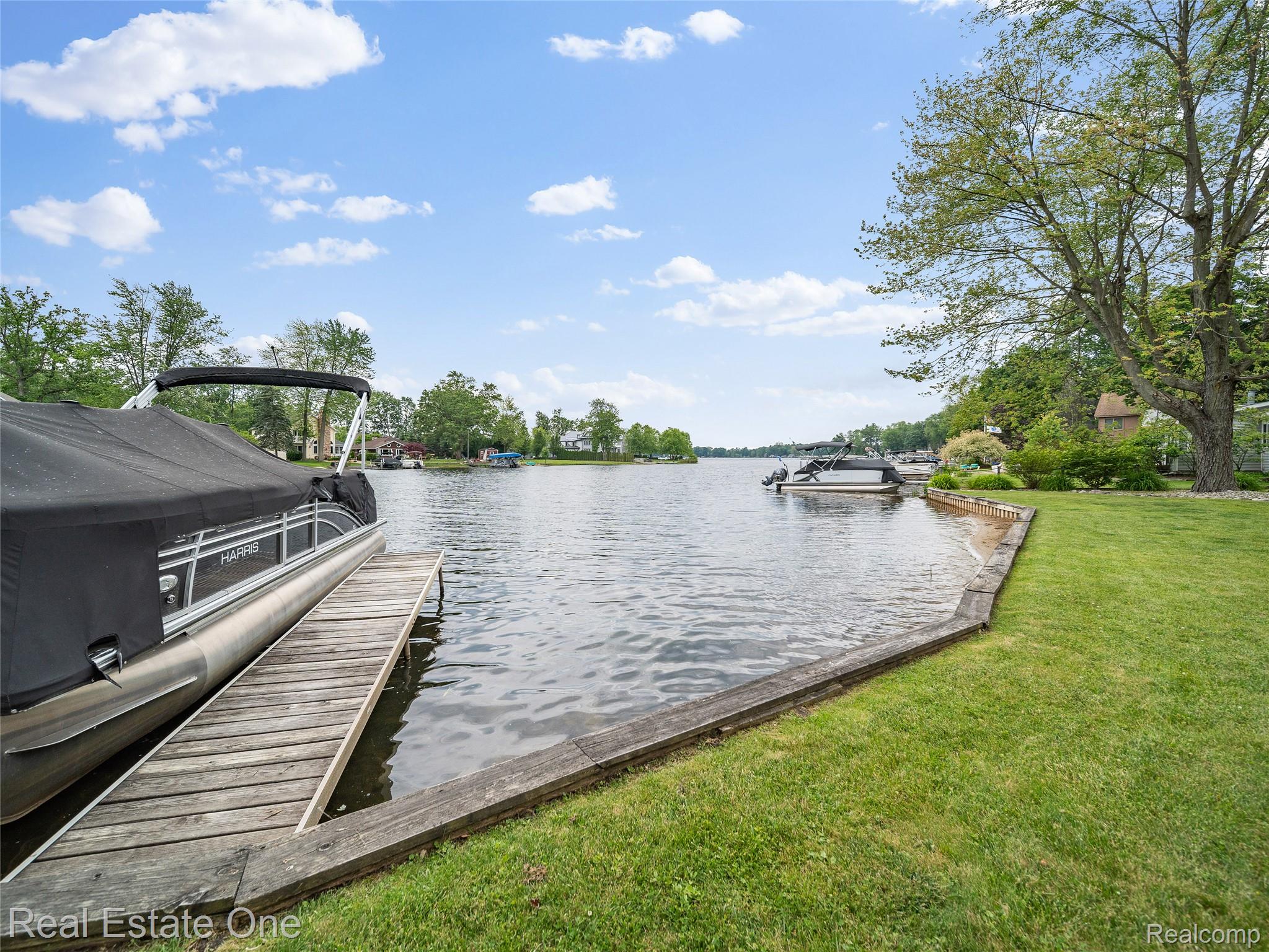 5370 Edgelake Drive