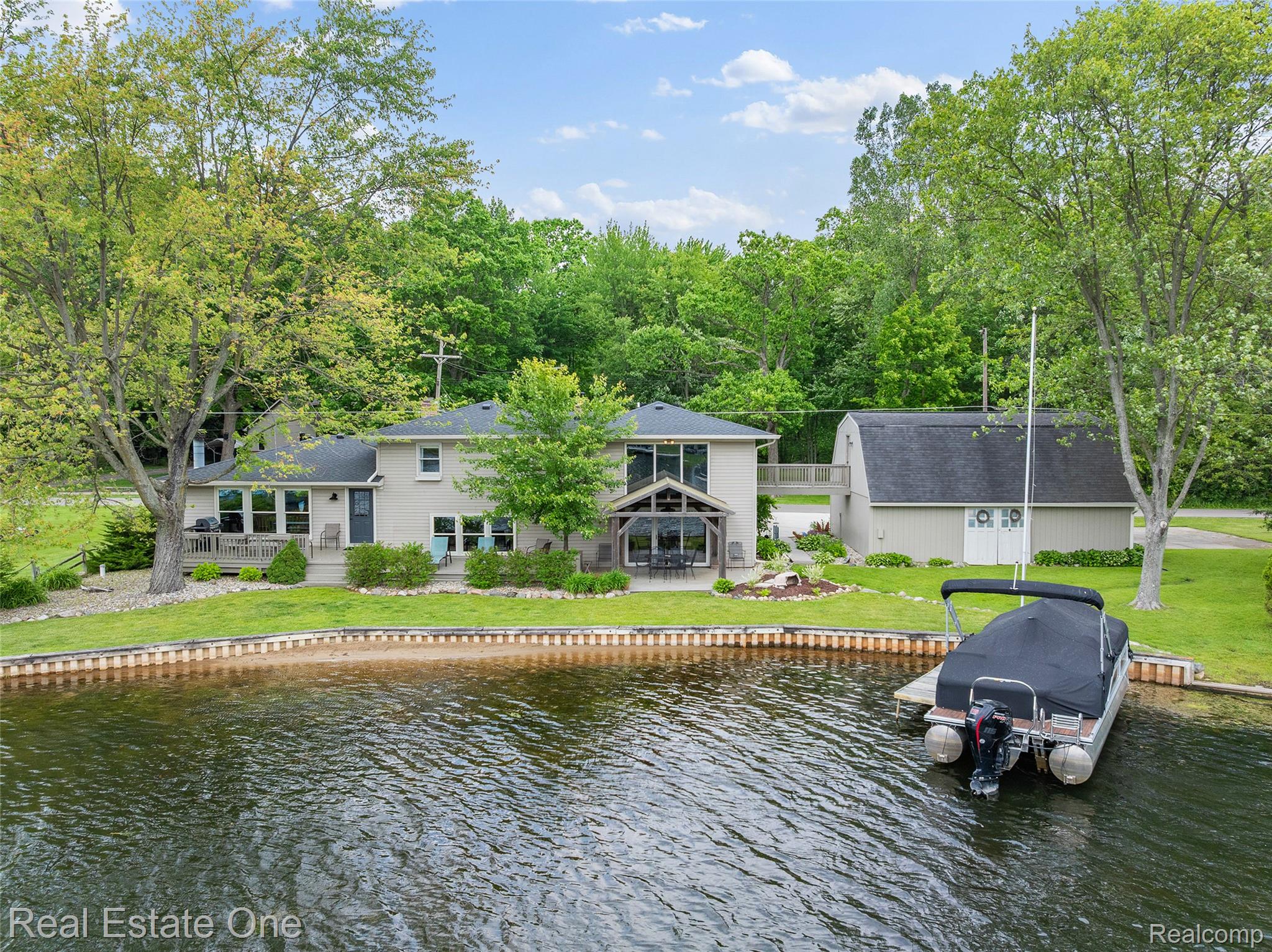 5370 Edgelake Drive