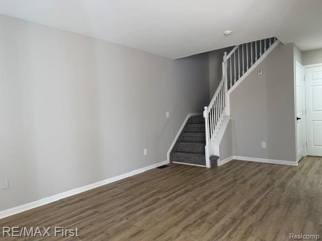 3865 Hunters Way Court