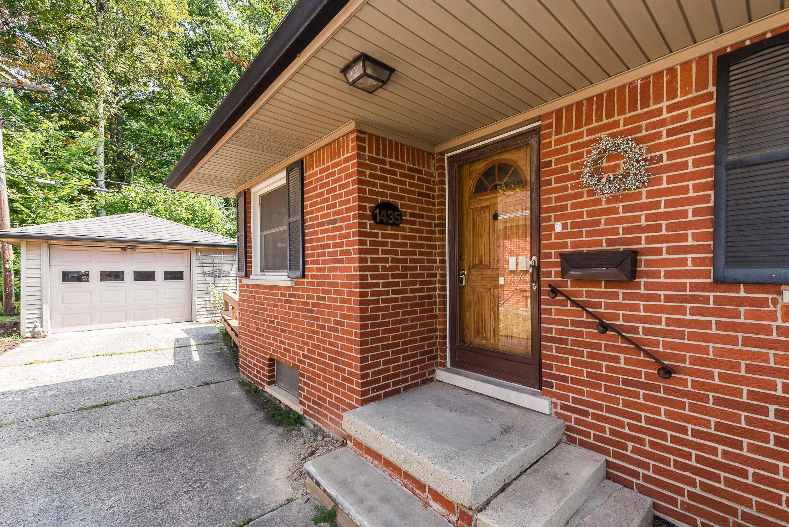 1435 Woodland Drive