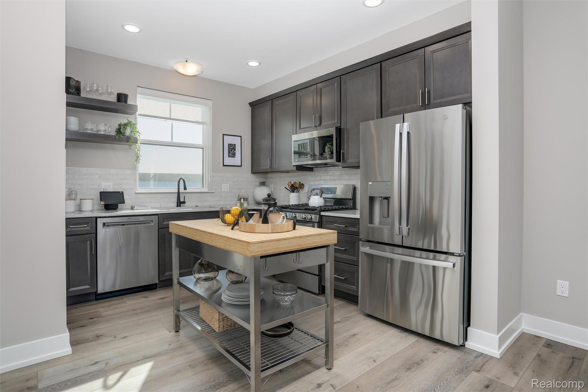 30025 E Center Street 17