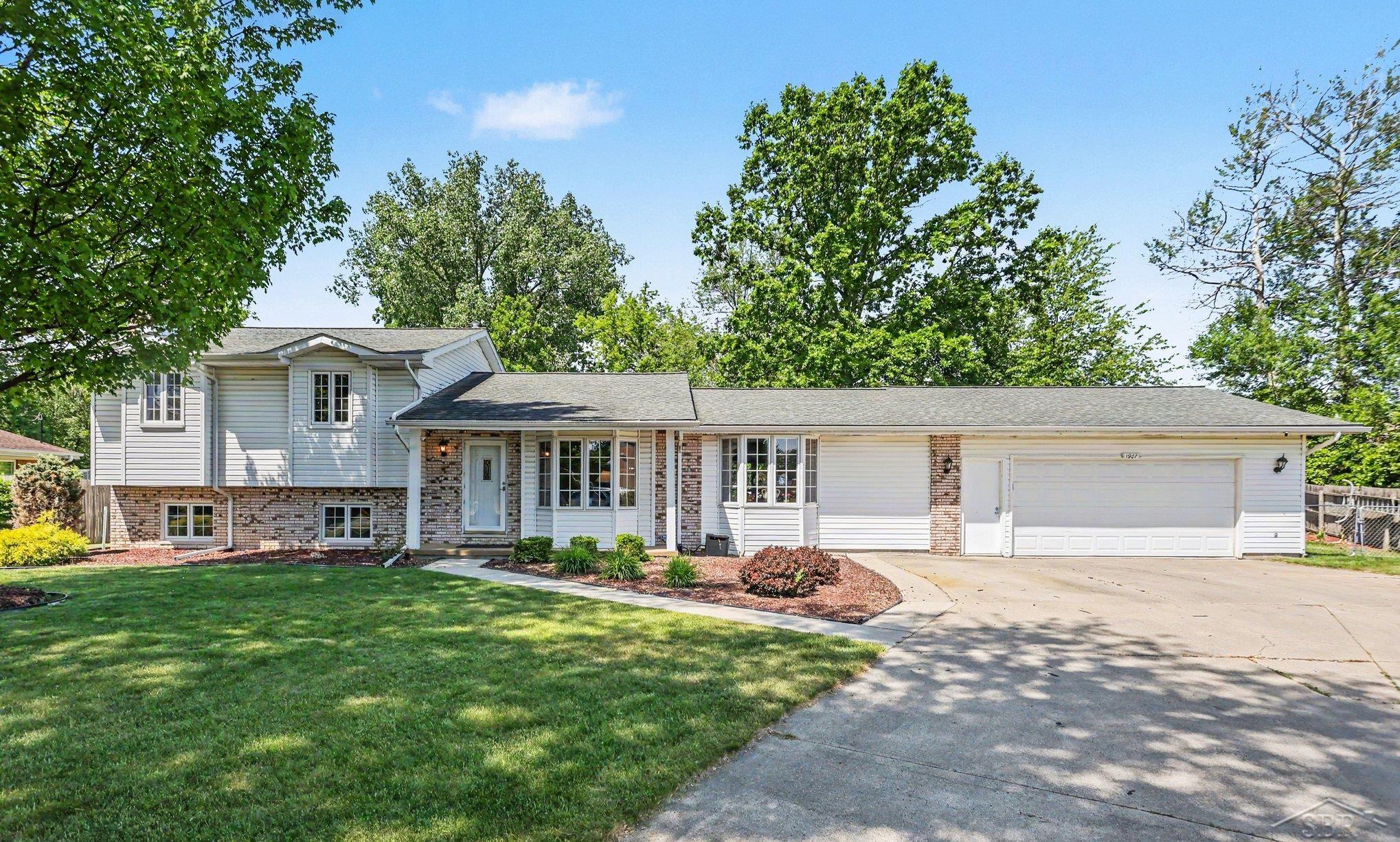 1907 W Packard Drive