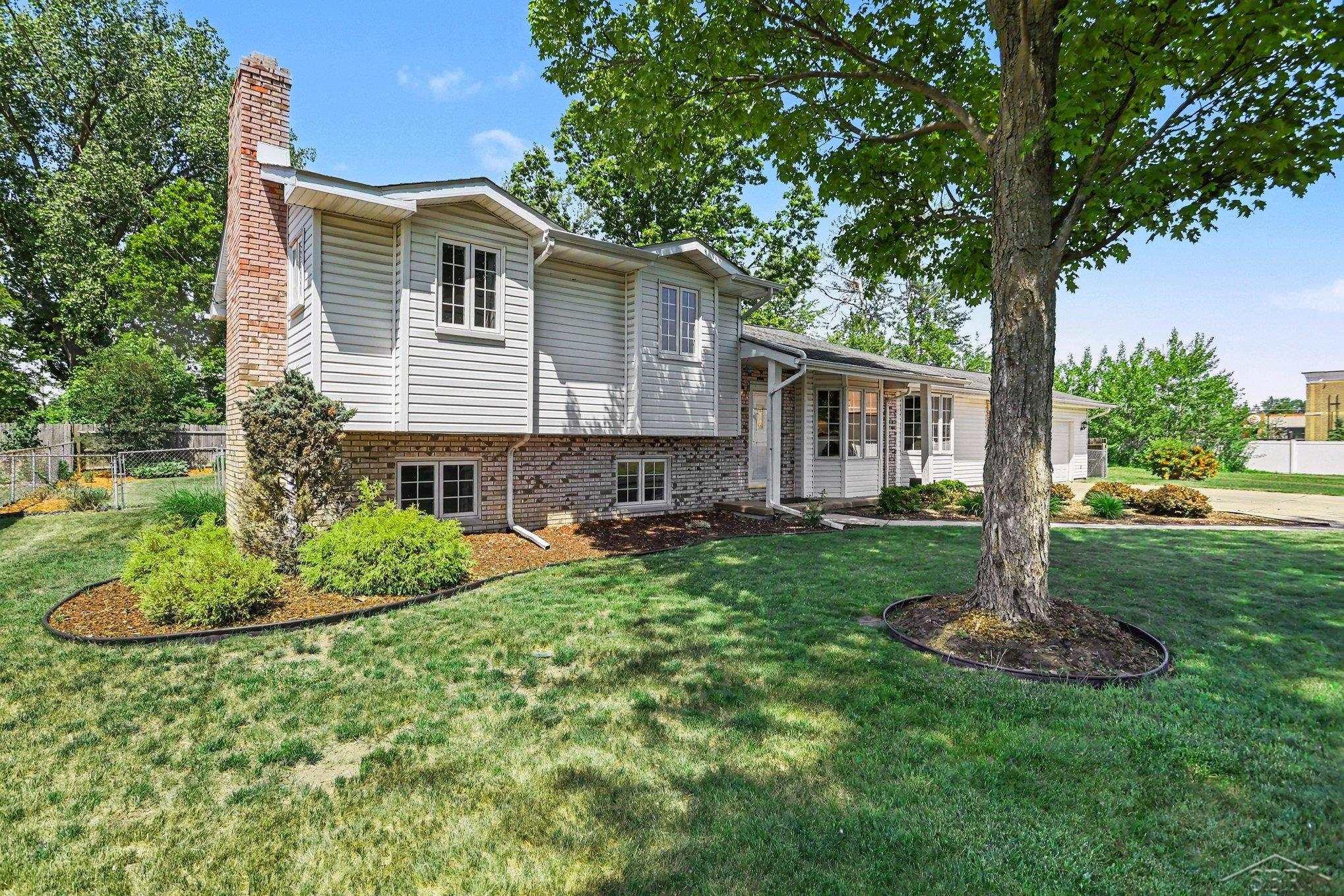 1907 W Packard Drive