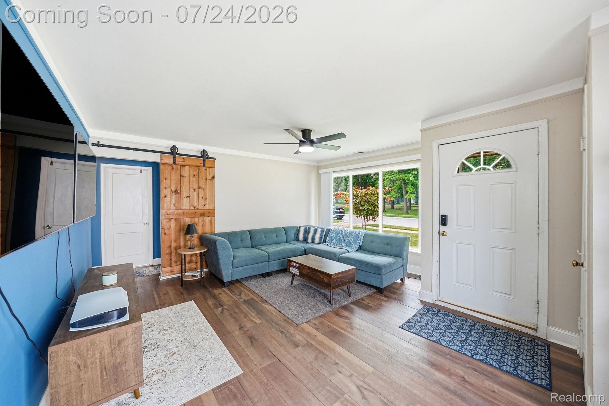 752 W Mapledale Avenue