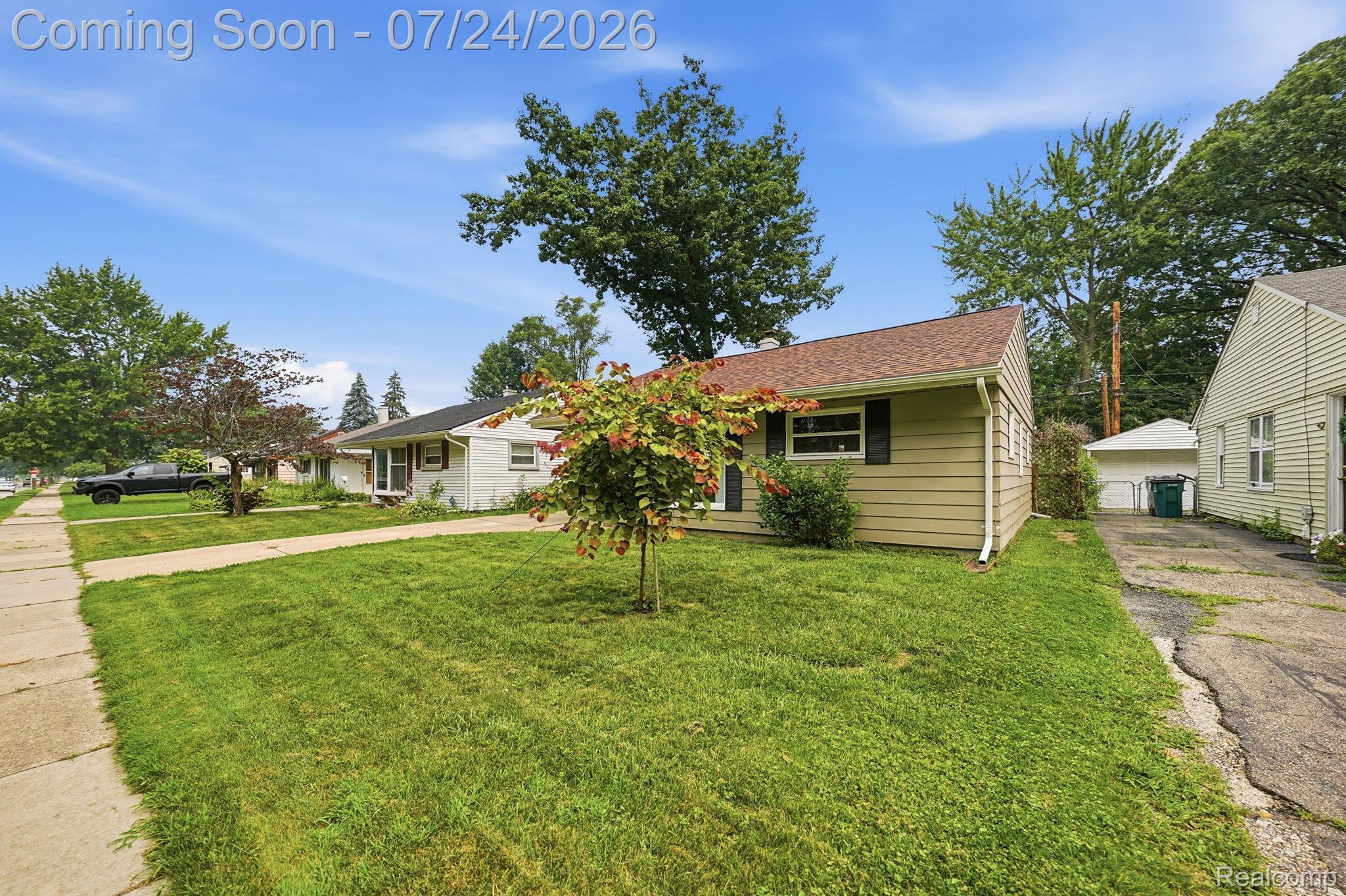 752 W Mapledale Avenue