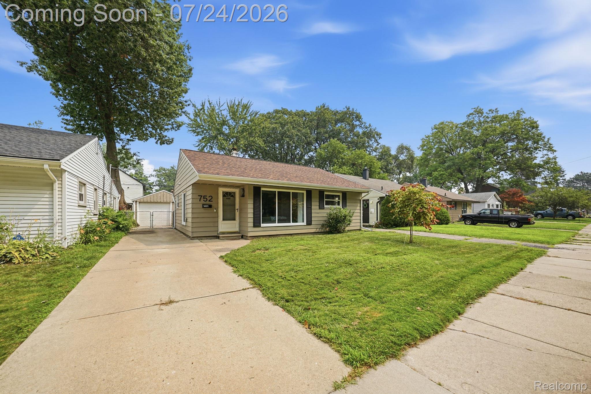 752 W Mapledale Avenue