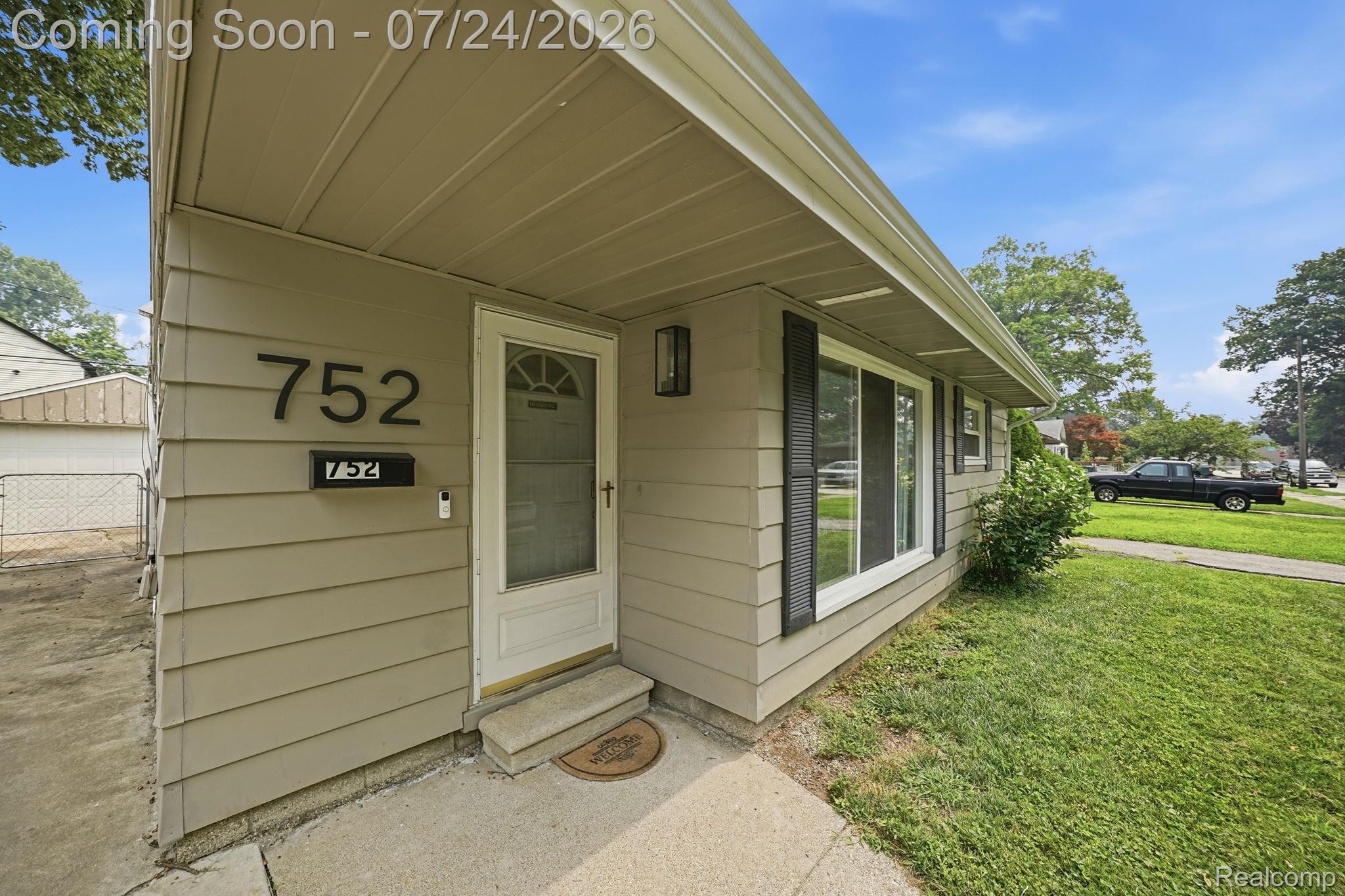 752 W Mapledale Avenue