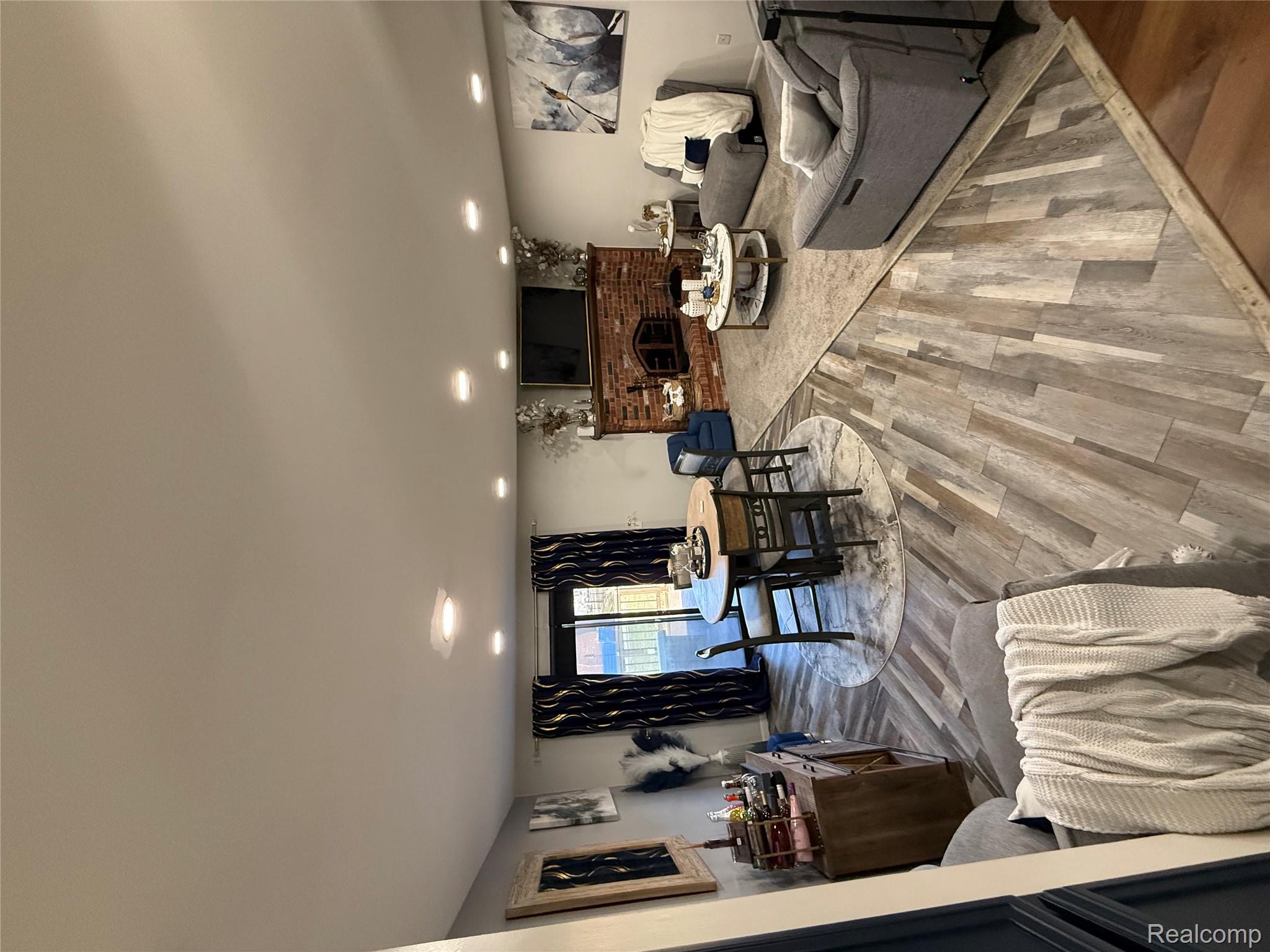 15195 La Grande Plaza