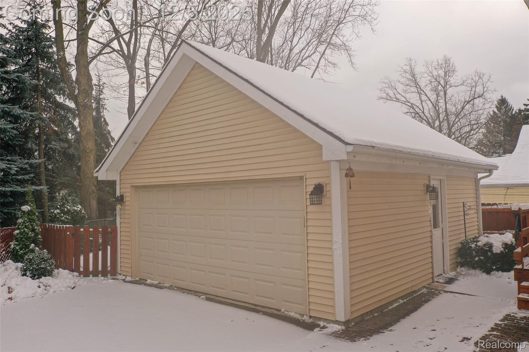 221 W Walled Lake Drive