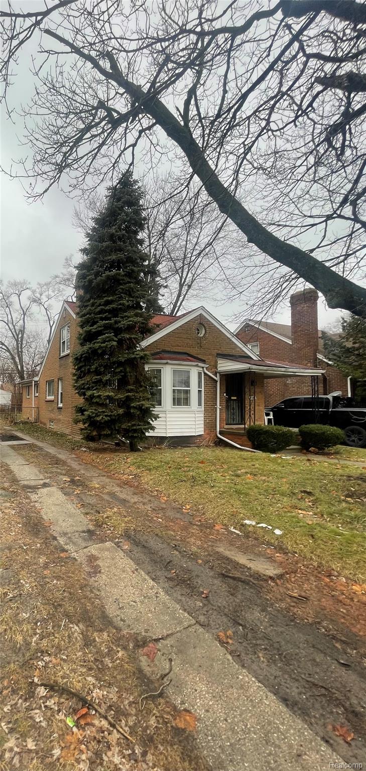 17587 Strathmoor Street