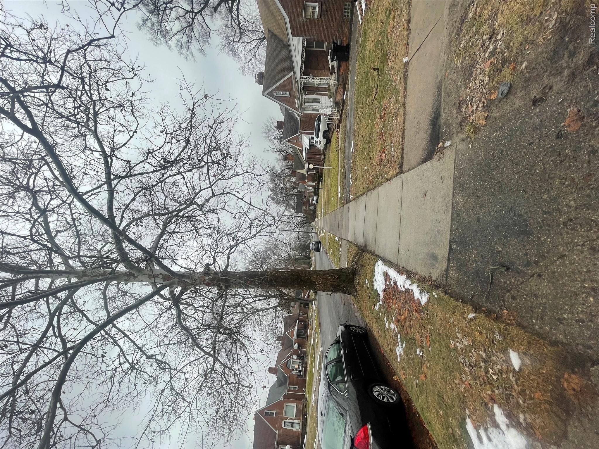 17587 Strathmoor Street