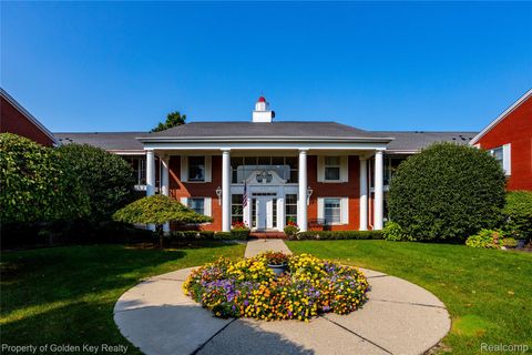 19710 W 13 MILE Road 102 Beverly Hills Village MI 48025