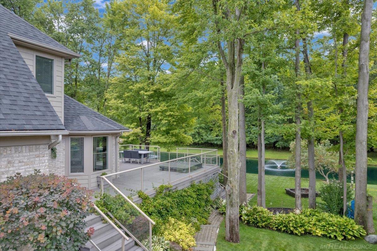 51696 Colonial Drive